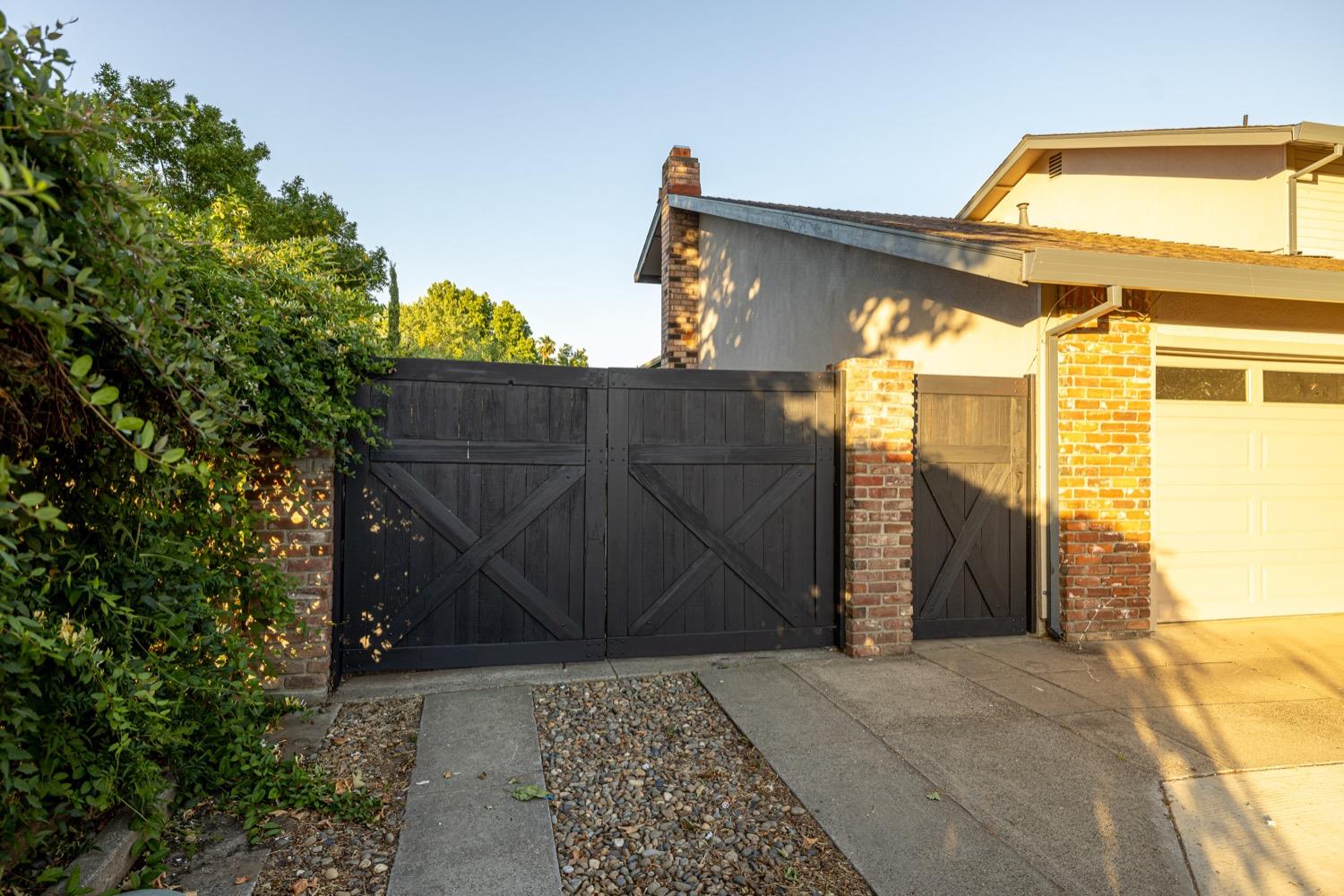 Detail Gallery Image 5 of 29 For 2200 El Cejo Cir, Rancho Cordova,  CA 95670 - 5 Beds | 2/1 Baths