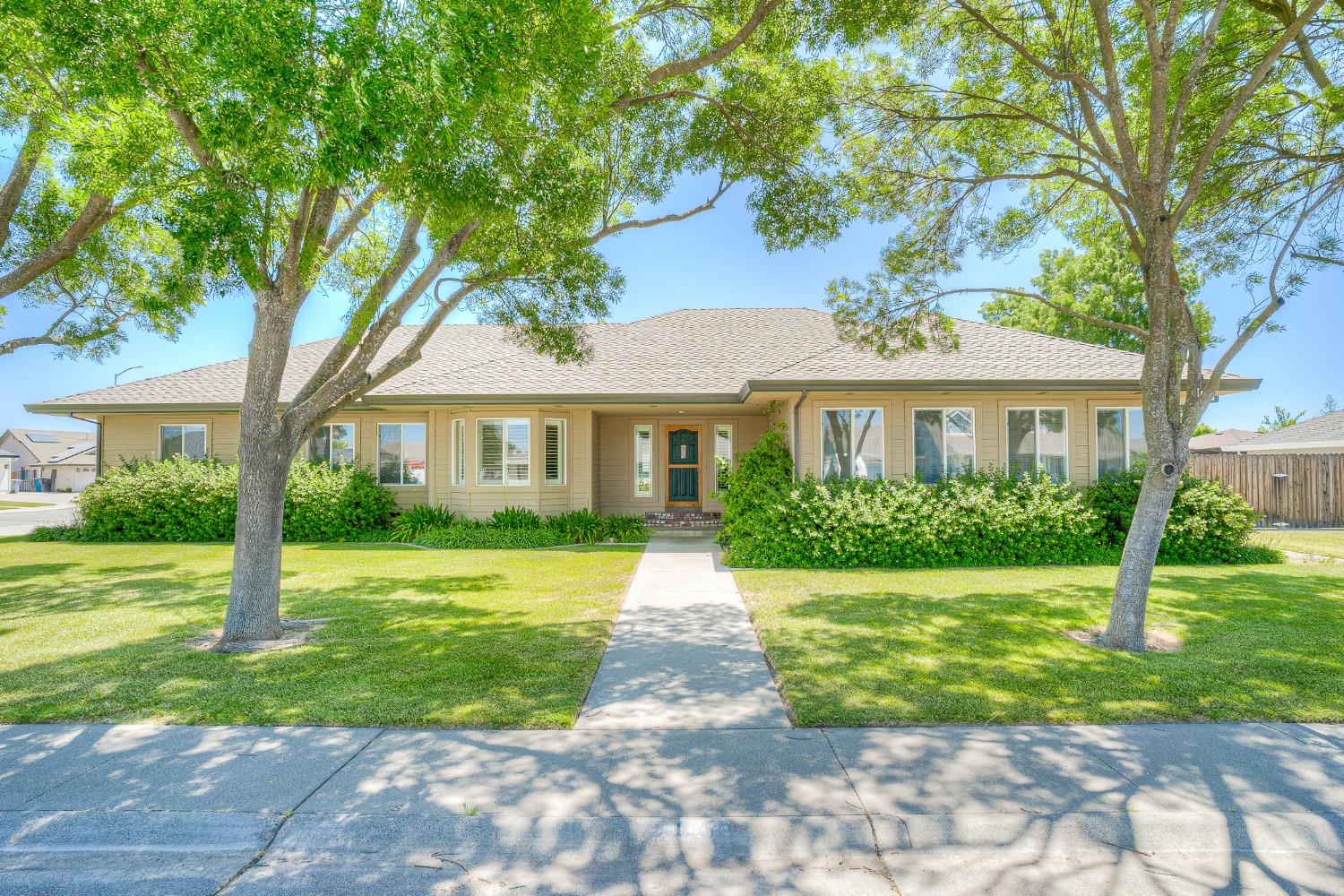 Detail Gallery Image 1 of 1 For 205 Country Club Dr, Colusa,  CA 95932 - 3 Beds | 2/1 Baths