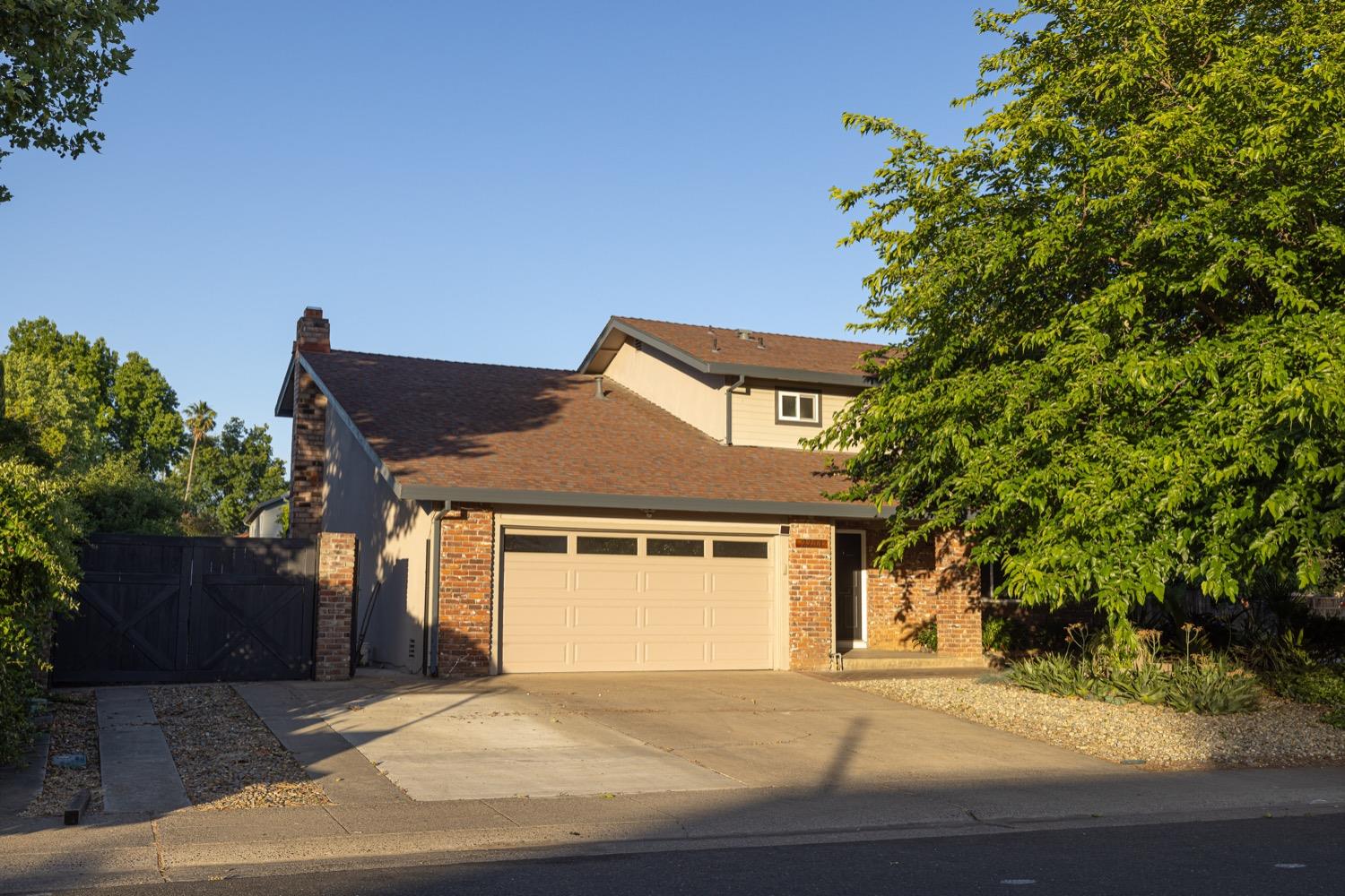 Detail Gallery Image 1 of 29 For 2200 El Cejo Cir, Rancho Cordova,  CA 95670 - 5 Beds | 2/1 Baths