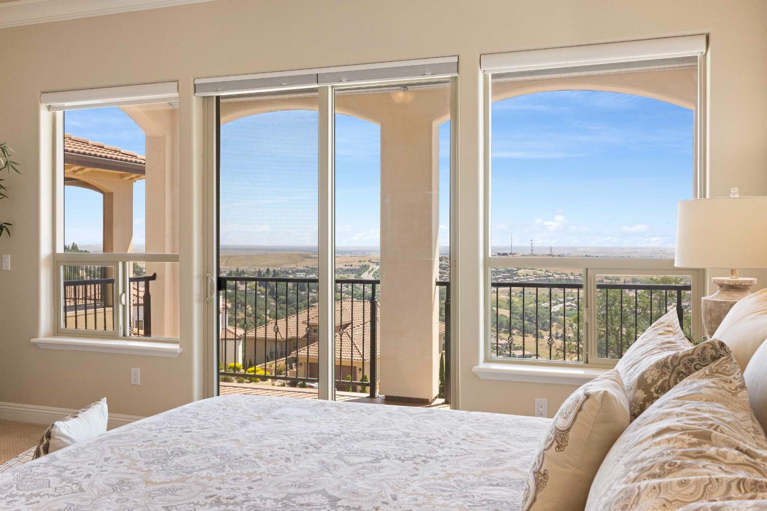 Detail Gallery Image 11 of 58 For 2781 via Fiori, El Dorado Hills,  CA 95762 - 4 Beds | 4/1 Baths