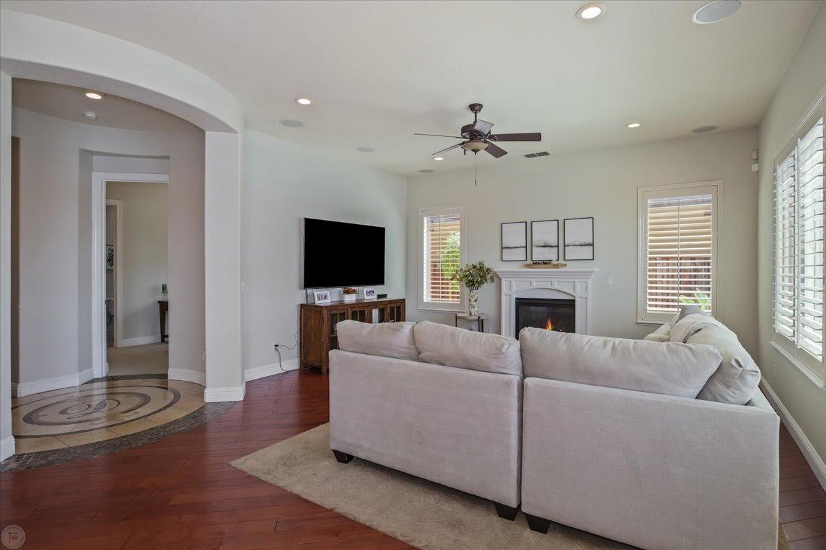 Detail Gallery Image 31 of 94 For 4084 Chiavari Way, Manteca,  CA 95337 - 4 Beds | 3/1 Baths