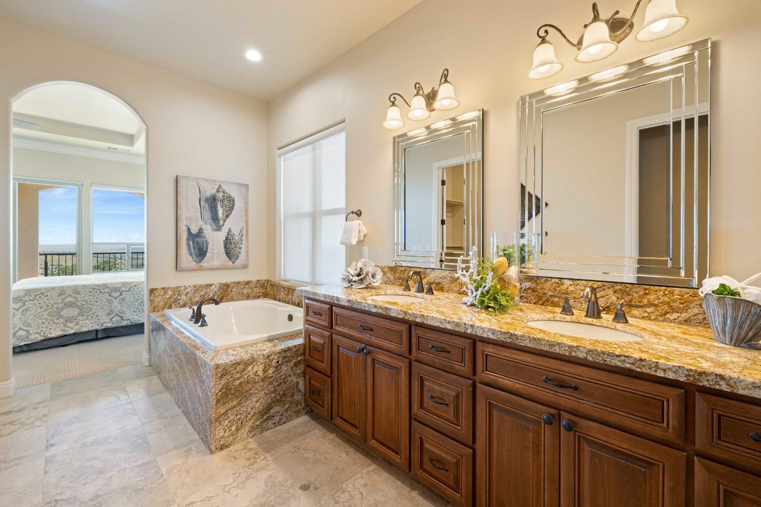 Detail Gallery Image 14 of 58 For 2781 via Fiori, El Dorado Hills,  CA 95762 - 4 Beds | 4/1 Baths