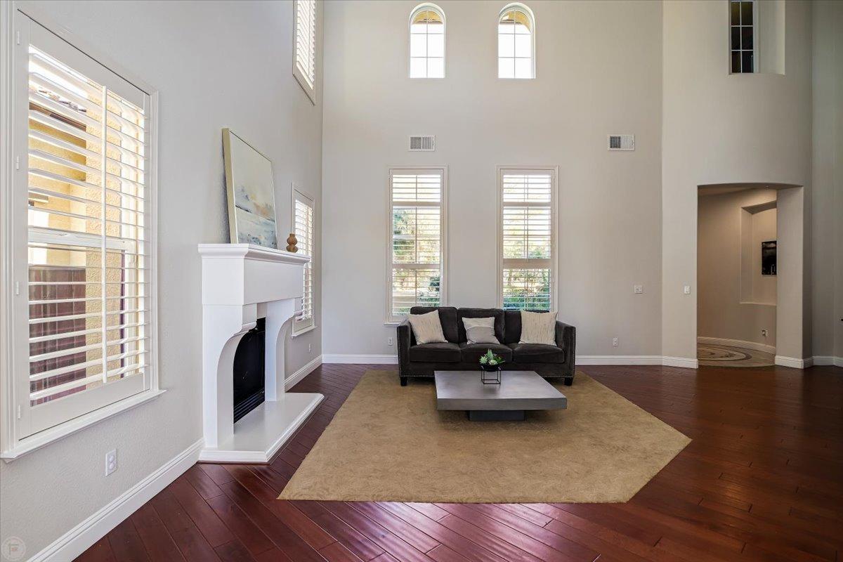 Detail Gallery Image 12 of 94 For 4084 Chiavari Way, Manteca,  CA 95337 - 4 Beds | 3/1 Baths