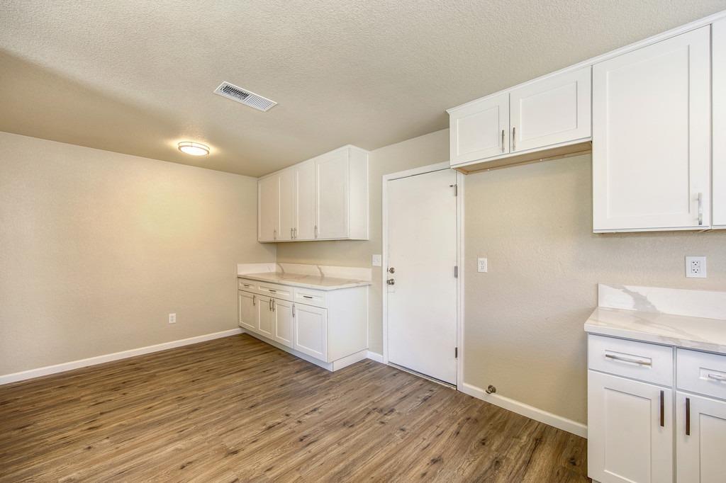 Detail Gallery Image 9 of 22 For 4275 Archean Way, Sacramento,  CA 95823 - 3 Beds | 2 Baths