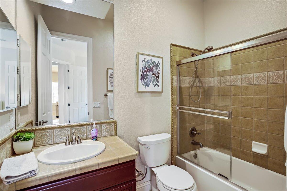 Detail Gallery Image 34 of 94 For 4084 Chiavari Way, Manteca,  CA 95337 - 4 Beds | 3/1 Baths