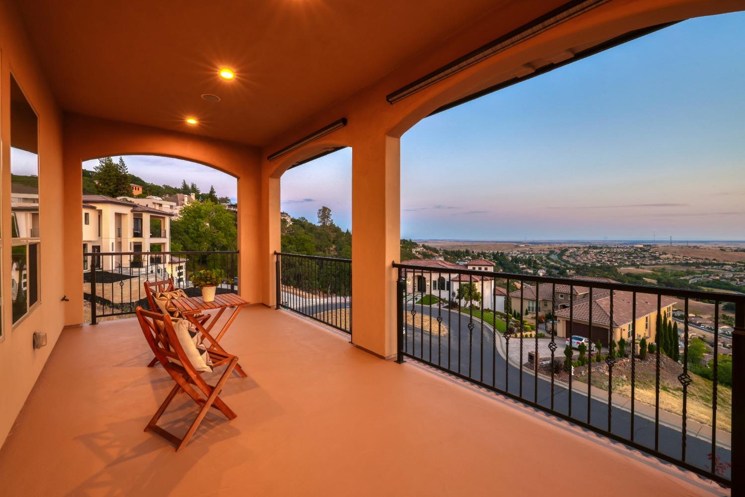 Detail Gallery Image 5 of 58 For 2781 via Fiori, El Dorado Hills,  CA 95762 - 4 Beds | 4/1 Baths