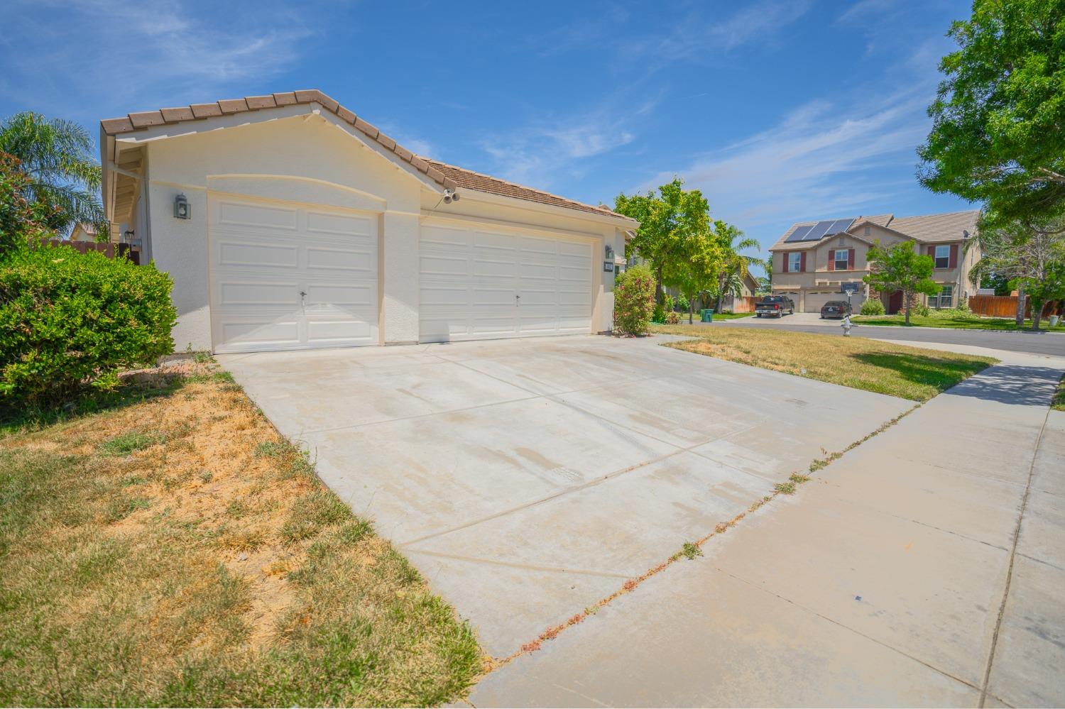 Detail Gallery Image 1 of 1 For 682 Willow Way, Los Banos,  CA 95635 - 4 Beds | 2 Baths