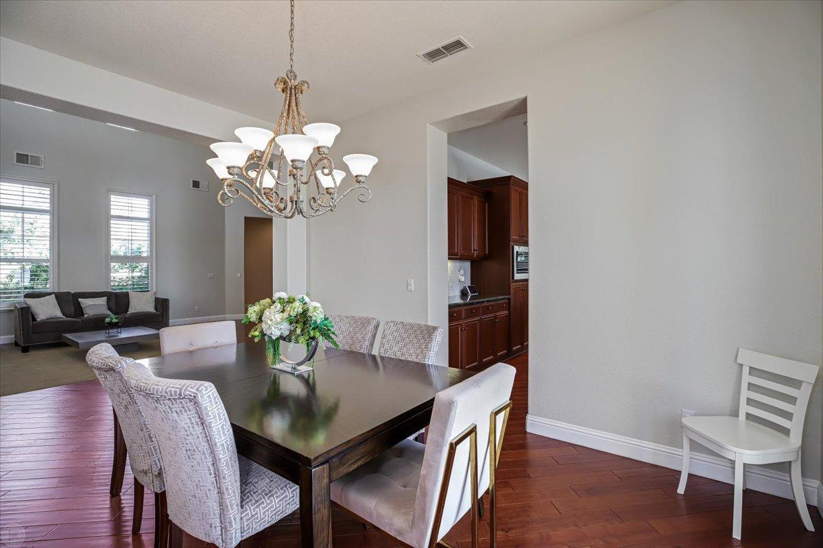 Detail Gallery Image 16 of 94 For 4084 Chiavari Way, Manteca,  CA 95337 - 4 Beds | 3/1 Baths