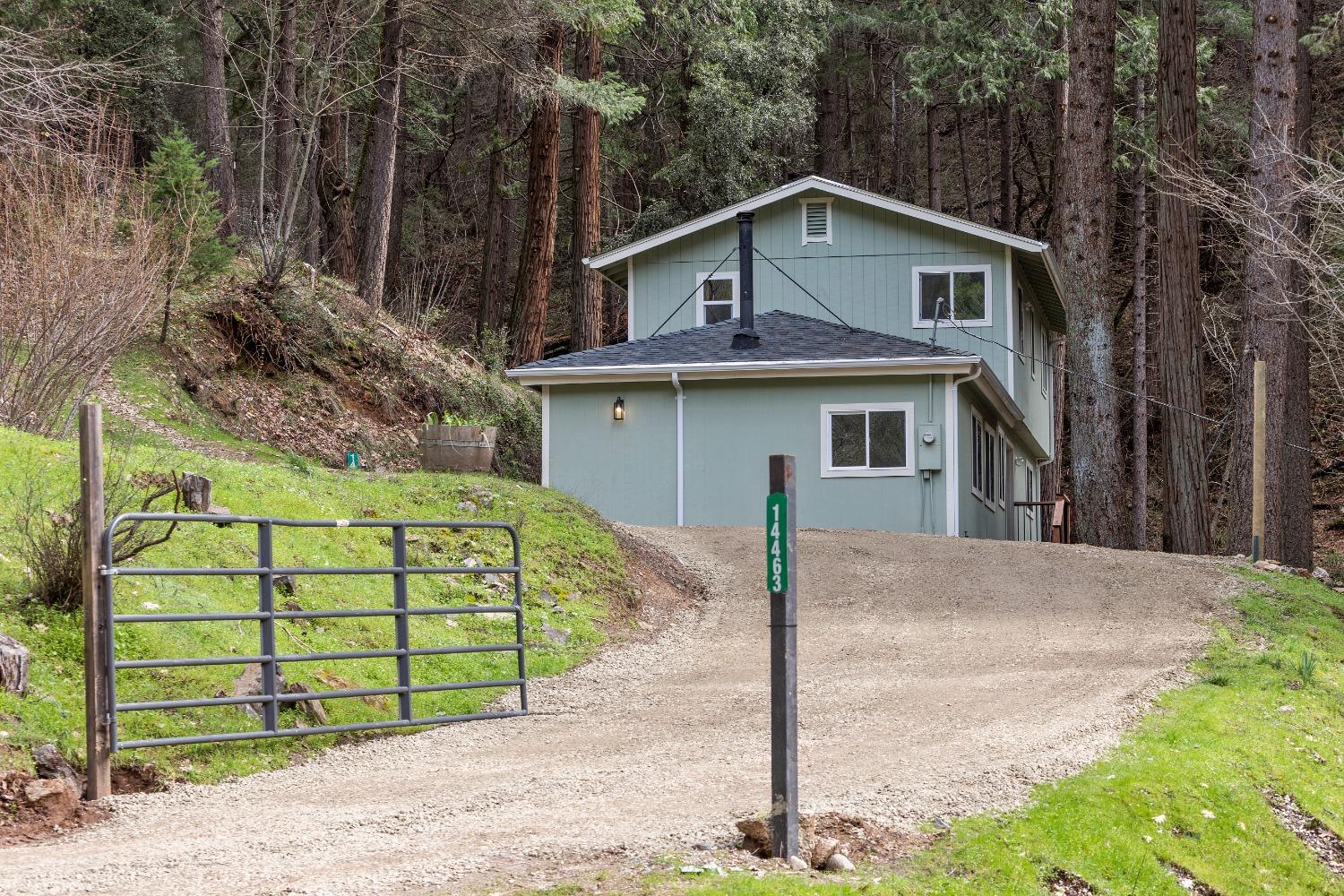 Detail Gallery Image 1 of 24 For 14463 Arrowhead Mine, Grass Valley,  CA 95945 - 3 Beds | 2 Baths