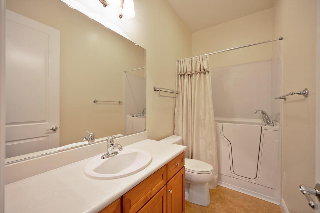 Detail Gallery Image 11 of 61 For 2024 Xavier Ln, Roseville,  CA 95747 - 3 Beds | 2/1 Baths