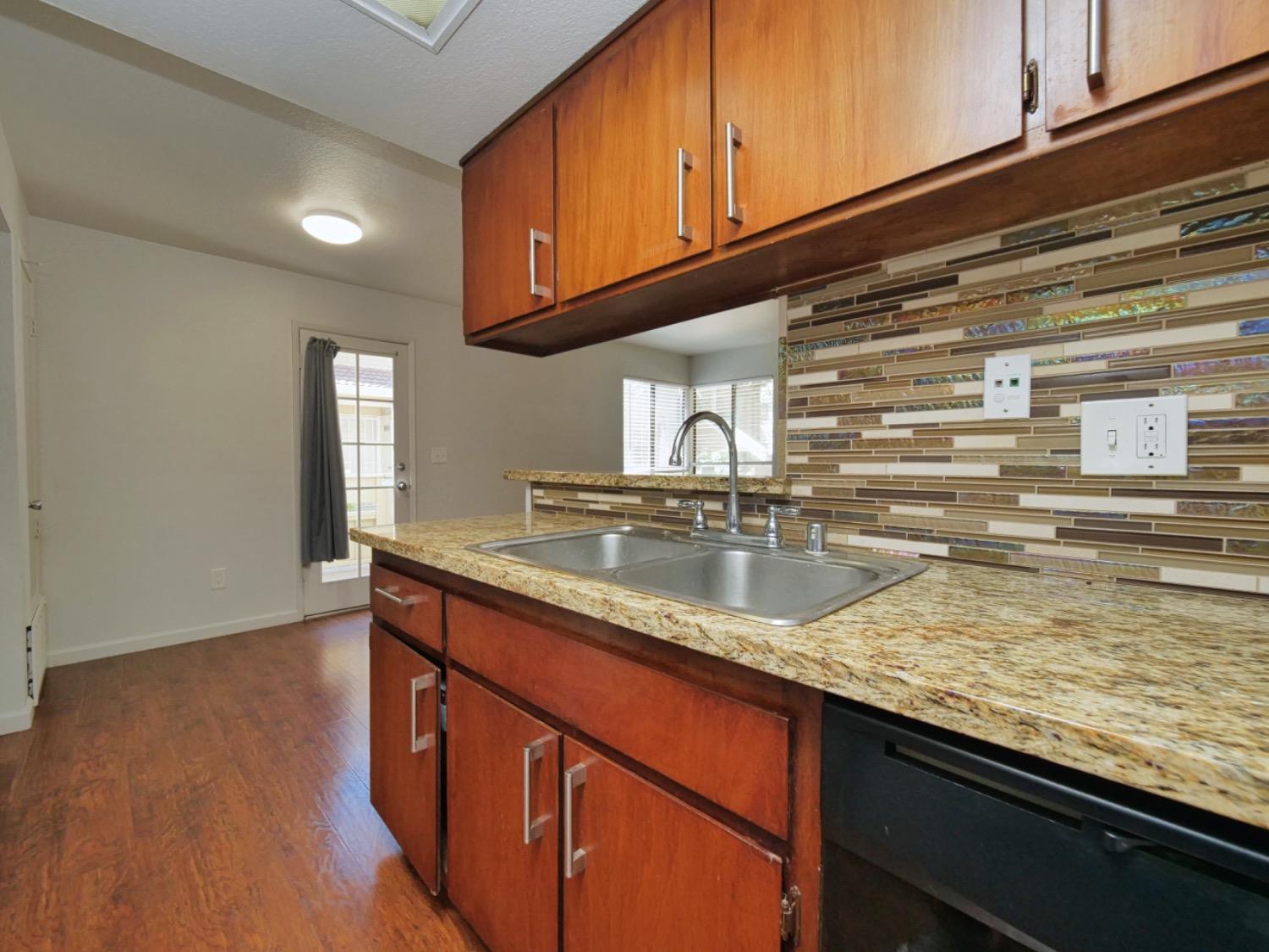 Detail Gallery Image 5 of 32 For 1629 Pyrenees Ave #53,  Stockton,  CA 95210 - 1 Beds | 1 Baths