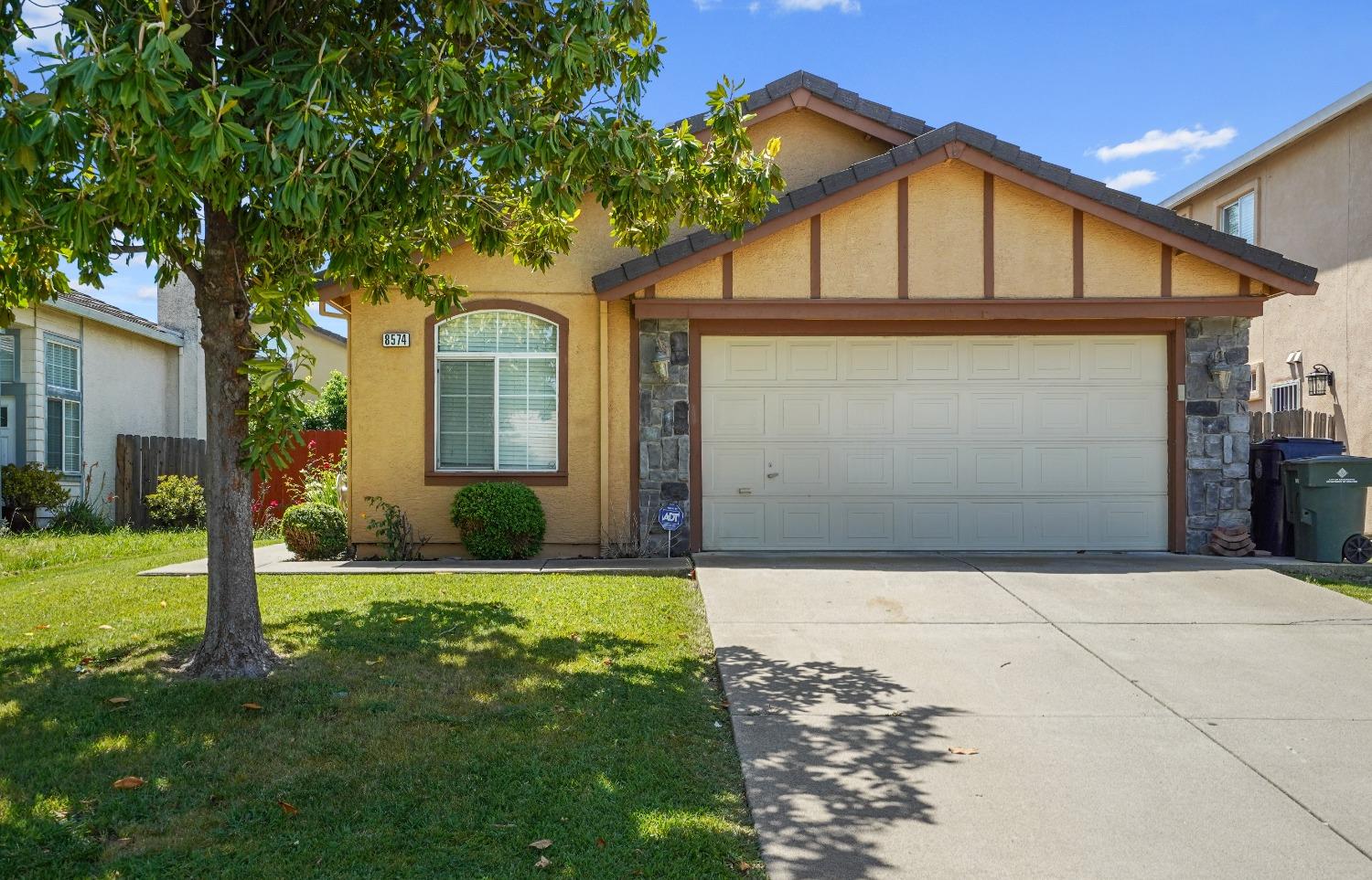 Detail Gallery Image 1 of 1 For 8574 Hermitage Way, Sacramento,  CA 95823 - 3 Beds | 2 Baths