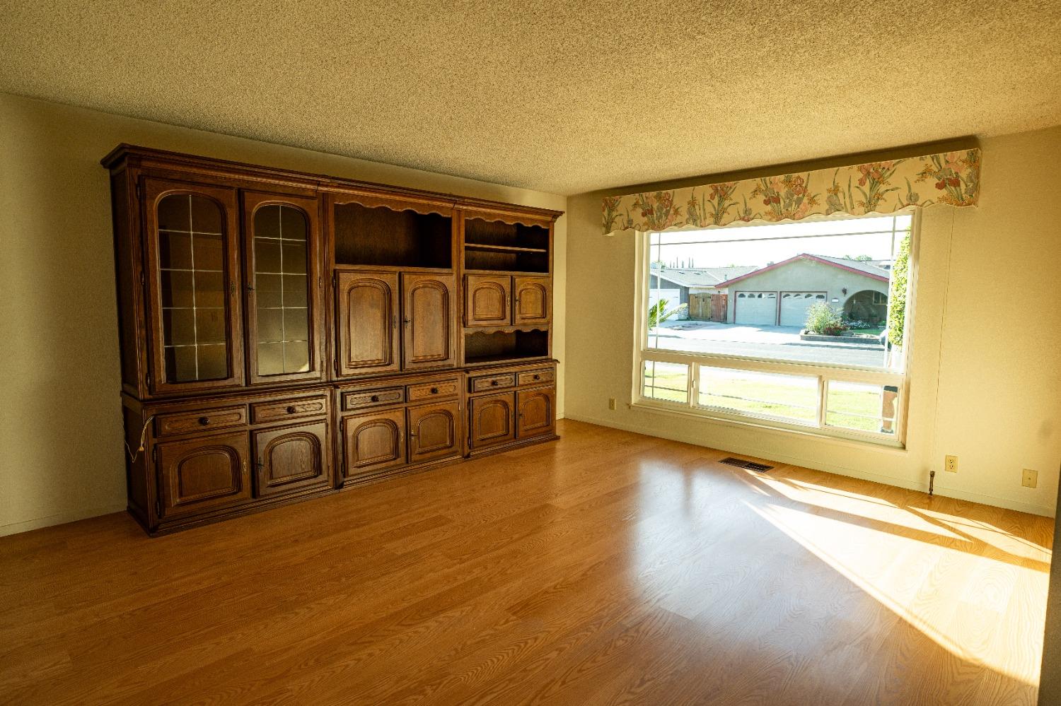 Falcon Court, Atwater, California image 6