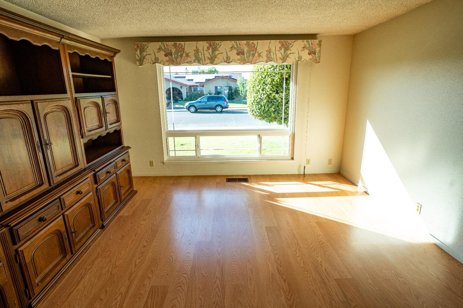 Falcon Court, Atwater, California image 8