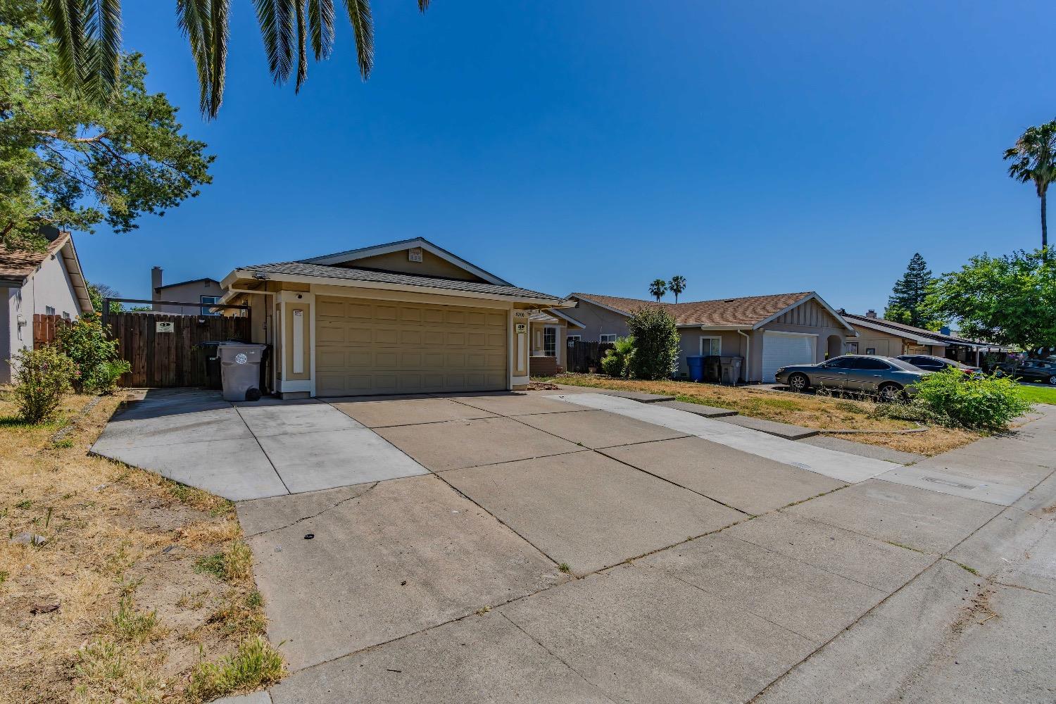 Detail Gallery Image 2 of 48 For 4200 Amapola Way, Sacramento,  CA 95823 - 4 Beds | 2 Baths