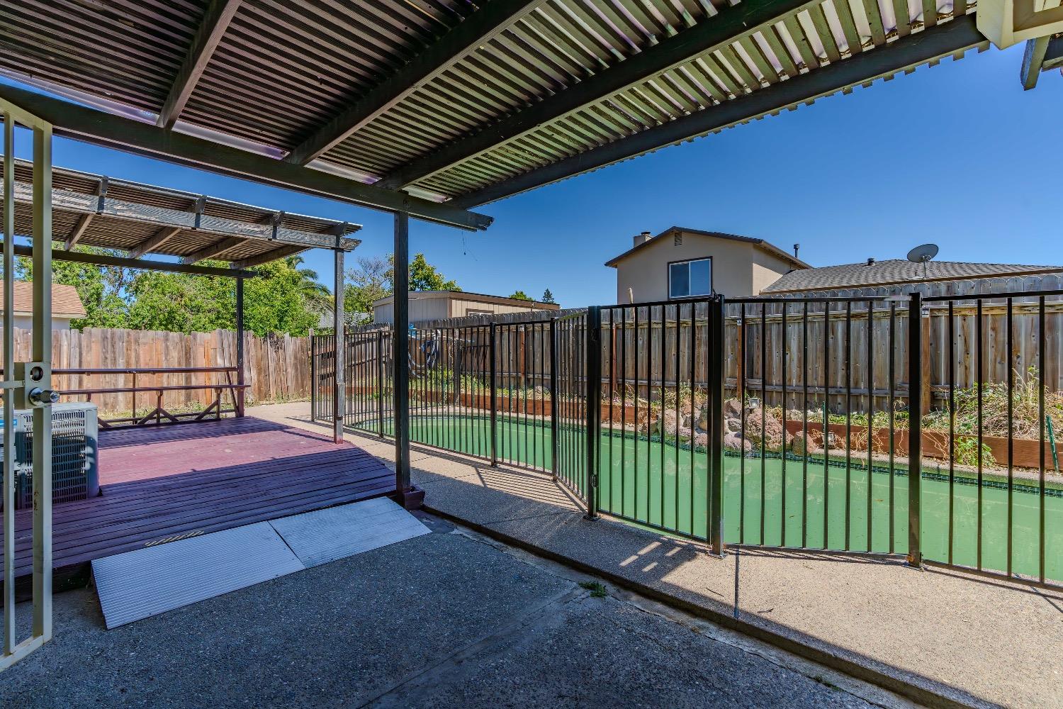 Detail Gallery Image 14 of 48 For 4200 Amapola Way, Sacramento,  CA 95823 - 4 Beds | 2 Baths