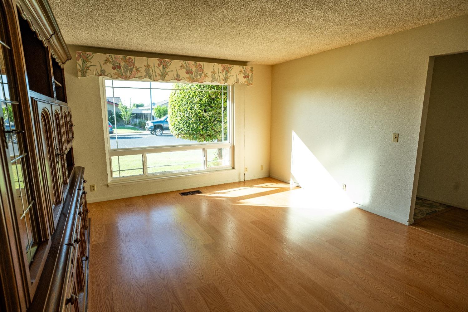 Falcon Court, Atwater, California image 7