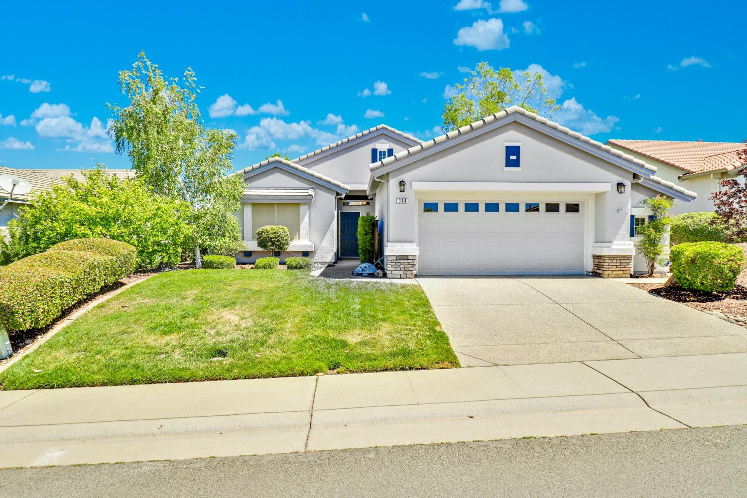 Detail Gallery Image 1 of 1 For 944 Castleberry Ln, Lincoln,  CA 95648 - 3 Beds | 2 Baths