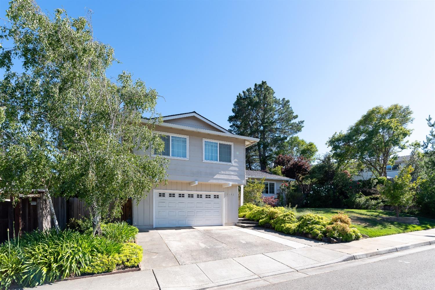 Desertwood Lane, Pleasanton, California image 2