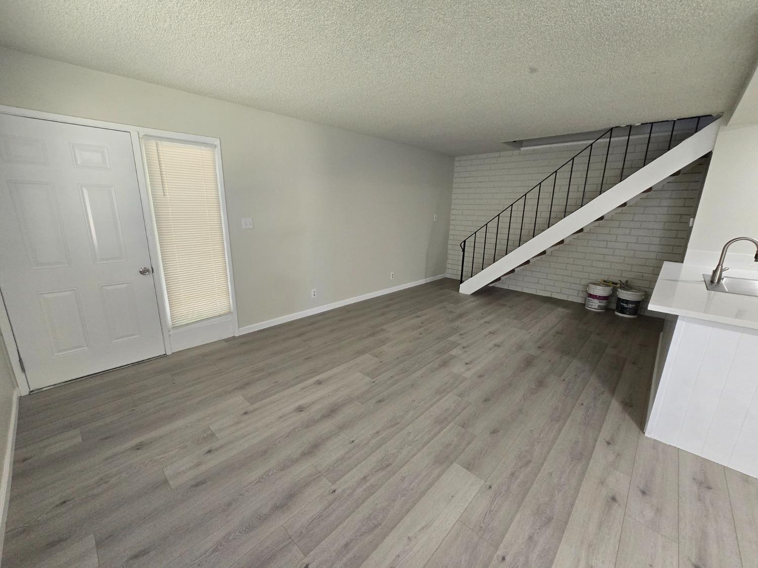 Photo #8: 224061223 Listing 