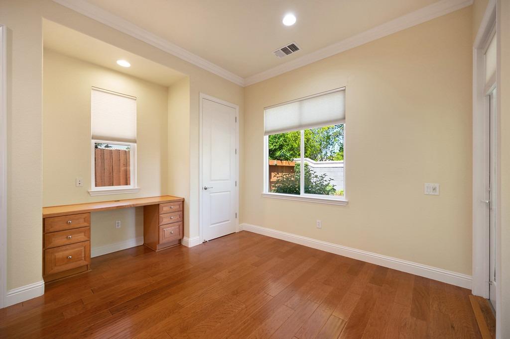 Detail Gallery Image 34 of 61 For 2024 Xavier Ln, Roseville,  CA 95747 - 3 Beds | 2/1 Baths