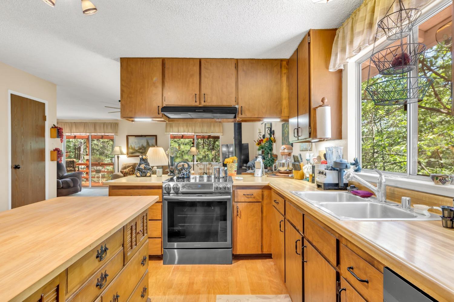 Sky Pines Road, Grass Valley, California image 14