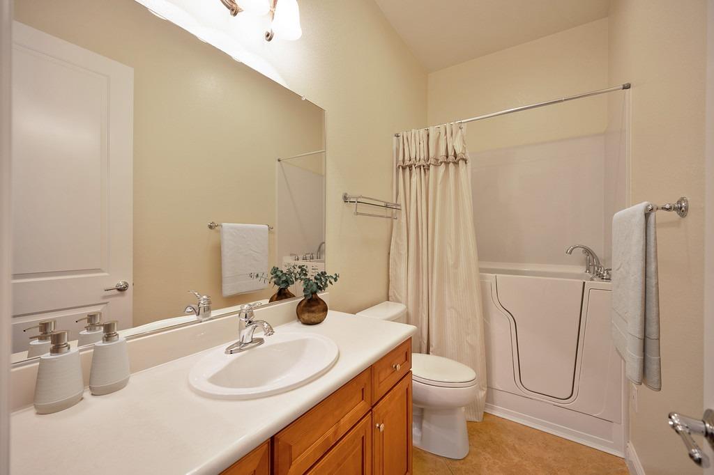 Detail Gallery Image 10 of 61 For 2024 Xavier Ln, Roseville,  CA 95747 - 3 Beds | 2/1 Baths