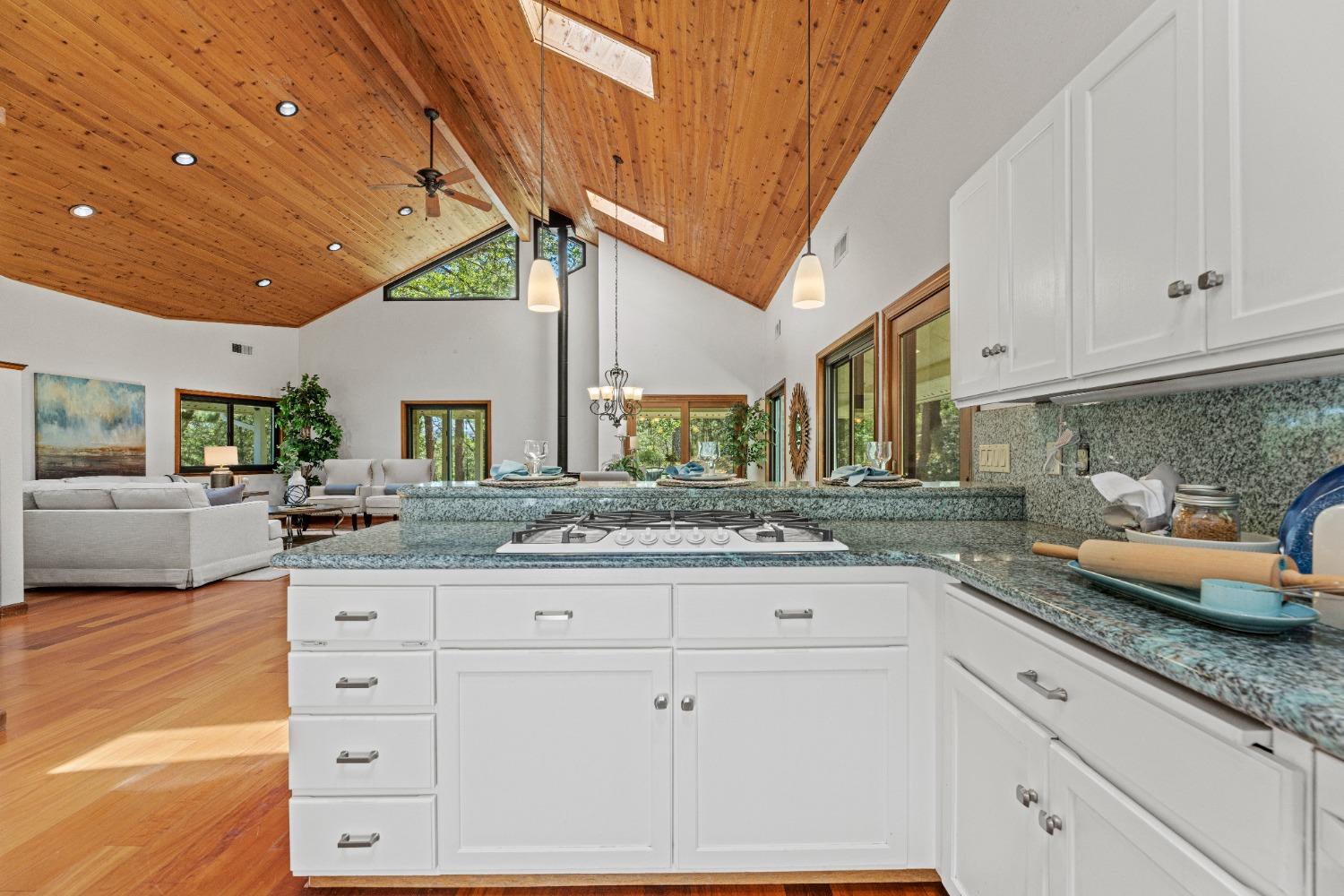 Detail Gallery Image 5 of 26 For 21267 Brewer Rd, Grass Valley,  CA 95949 - 3 Beds | 2 Baths