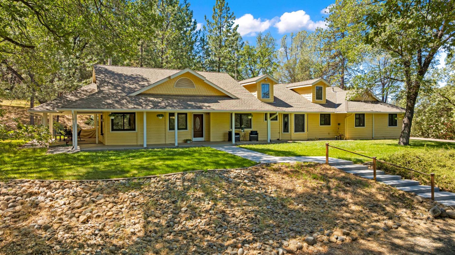 Detail Gallery Image 1 of 26 For 21267 Brewer Rd, Grass Valley,  CA 95949 - 3 Beds | 2 Baths