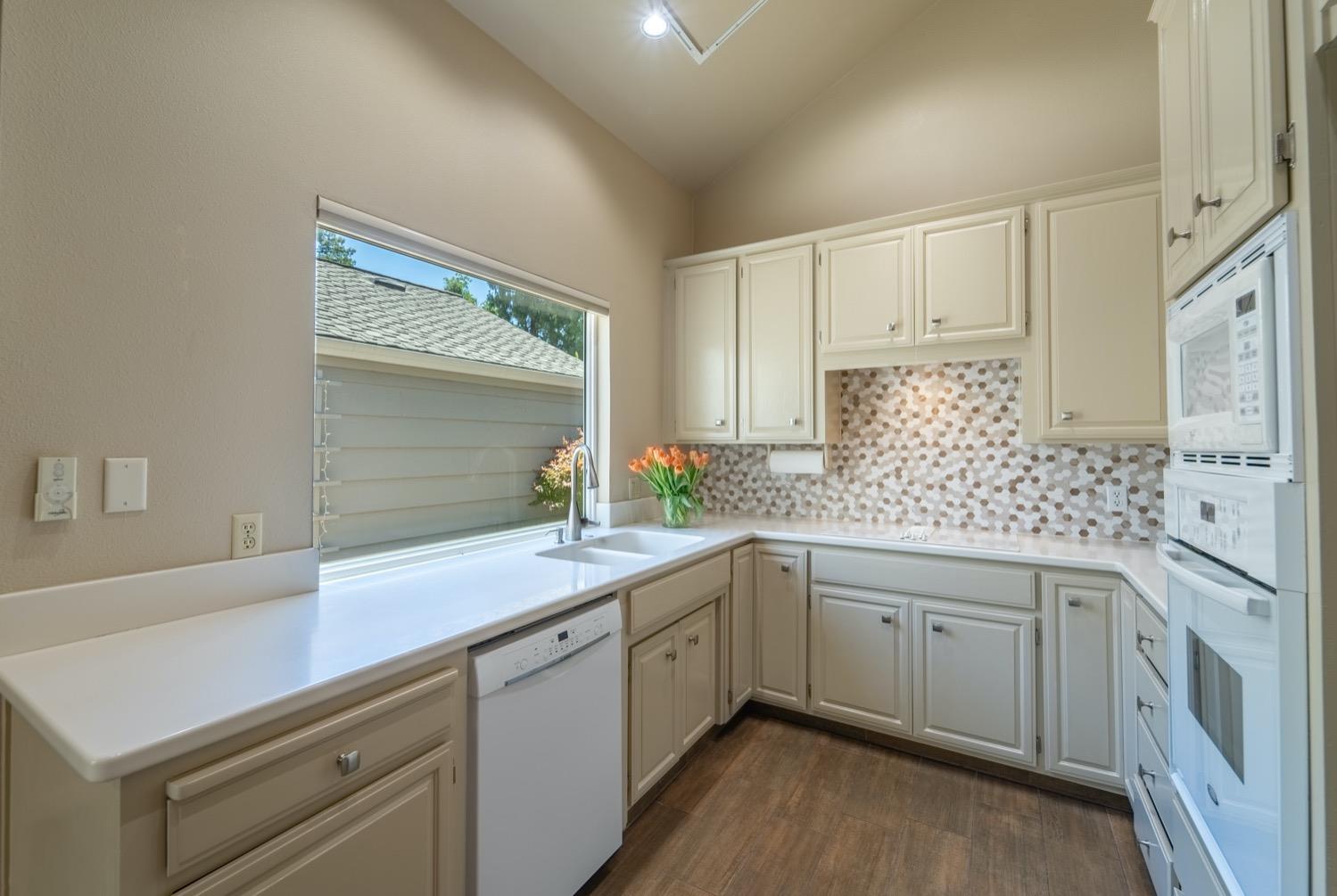 Detail Gallery Image 1 of 27 For 2704 Sherwood Ave #C,  Modesto,  CA 95350 - 2 Beds | 2 Baths