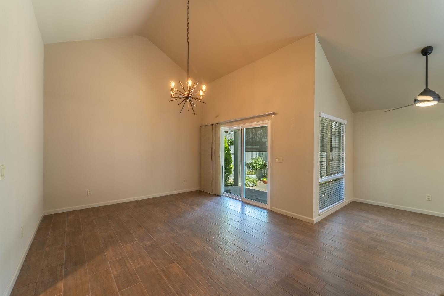 Detail Gallery Image 20 of 27 For 2704 Sherwood Ave #C,  Modesto,  CA 95350 - 2 Beds | 2 Baths