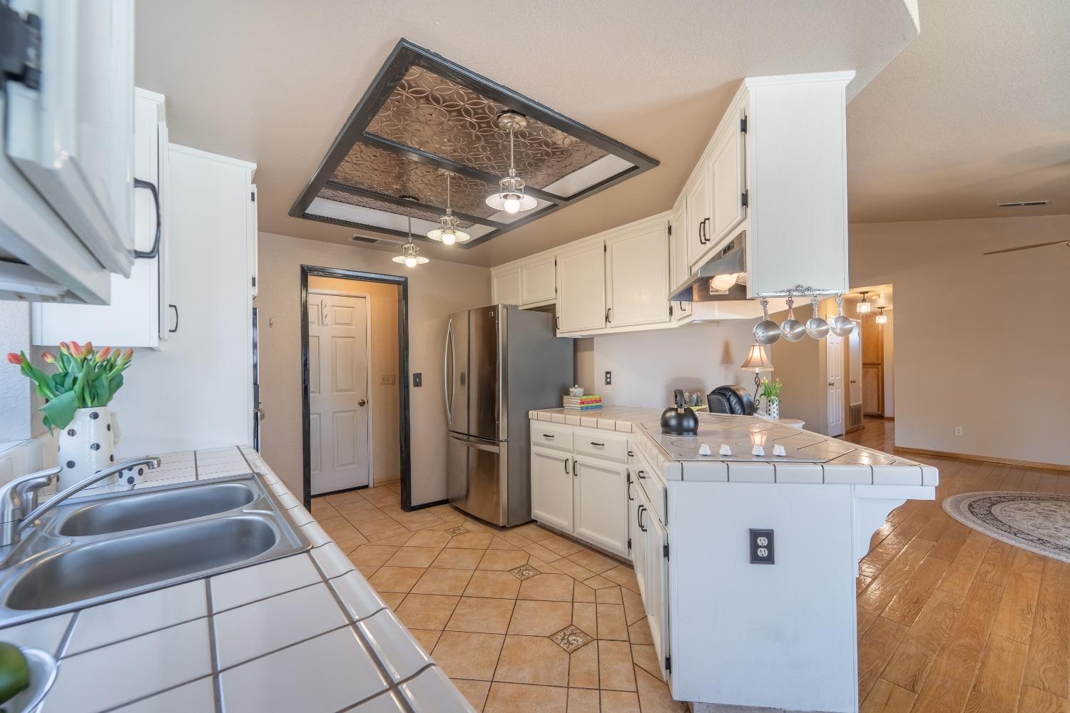 Detail Gallery Image 1 of 1 For 801 N Rosemore Ave, Modesto,  CA 95358 - 3 Beds | 2 Baths