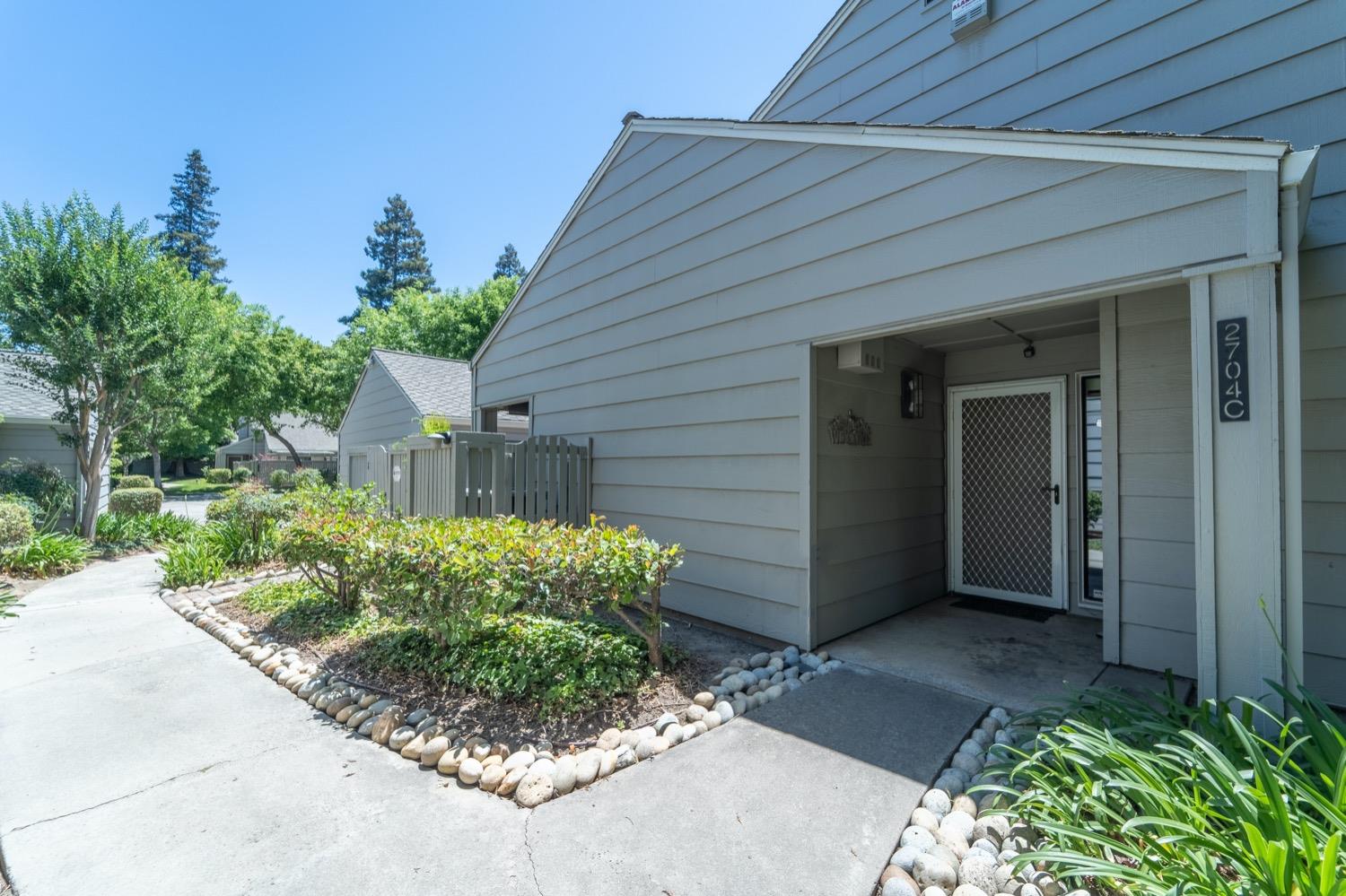 Detail Gallery Image 11 of 27 For 2704 Sherwood Ave #C,  Modesto,  CA 95350 - 2 Beds | 2 Baths