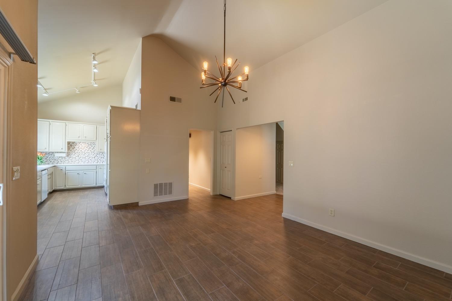 Detail Gallery Image 16 of 27 For 2704 Sherwood Ave #C,  Modesto,  CA 95350 - 2 Beds | 2 Baths