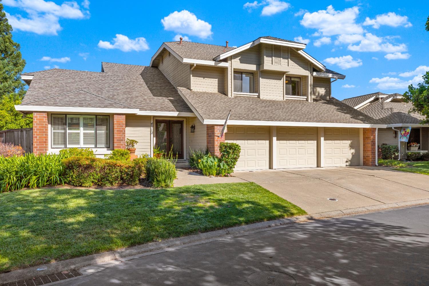 Detail Gallery Image 1 of 1 For 4912 Summit View Ln, Fair Oaks,  CA 95628 - 4 Beds | 3 Baths