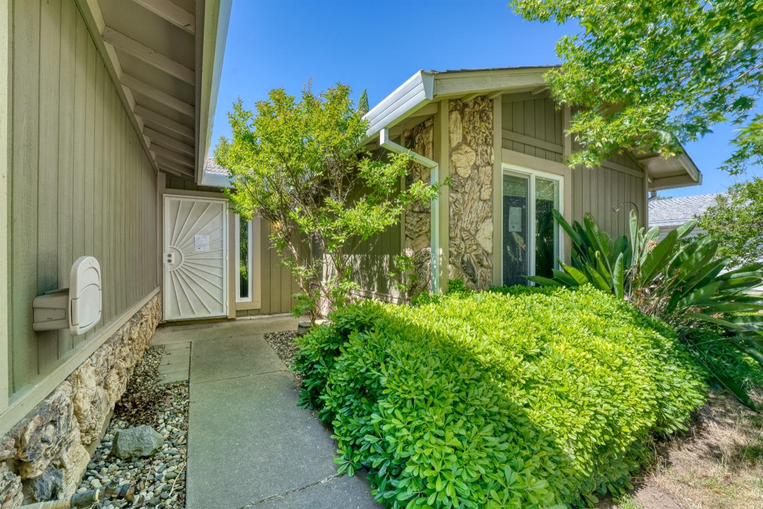 Detail Gallery Image 1 of 1 For 5095 Village Elm Drive, Sacramento,  CA 95823 - 3 Beds | 2 Baths