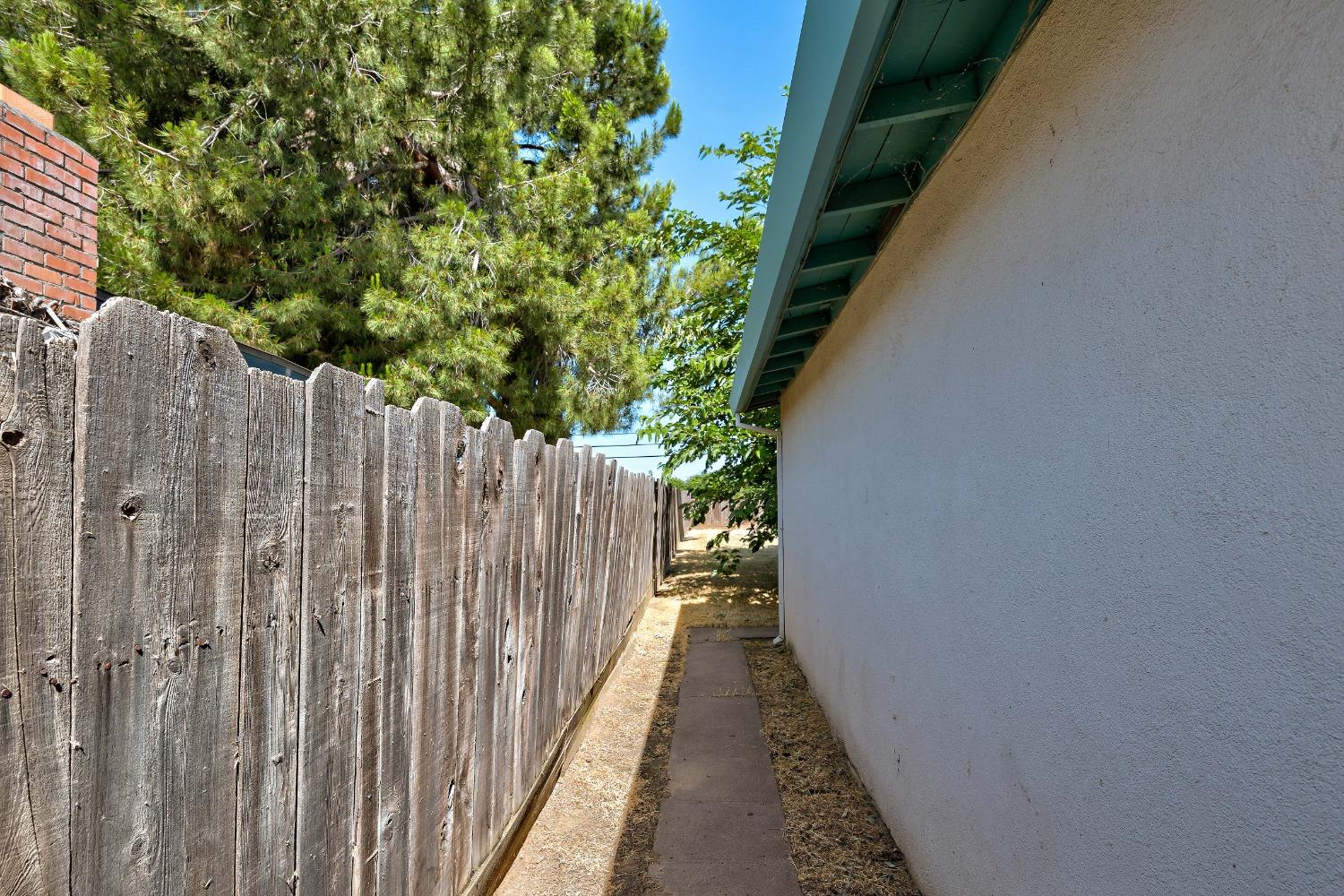 Detail Gallery Image 13 of 54 For 2595 Green St, Merced,  CA 95340 - 3 Beds | 2 Baths