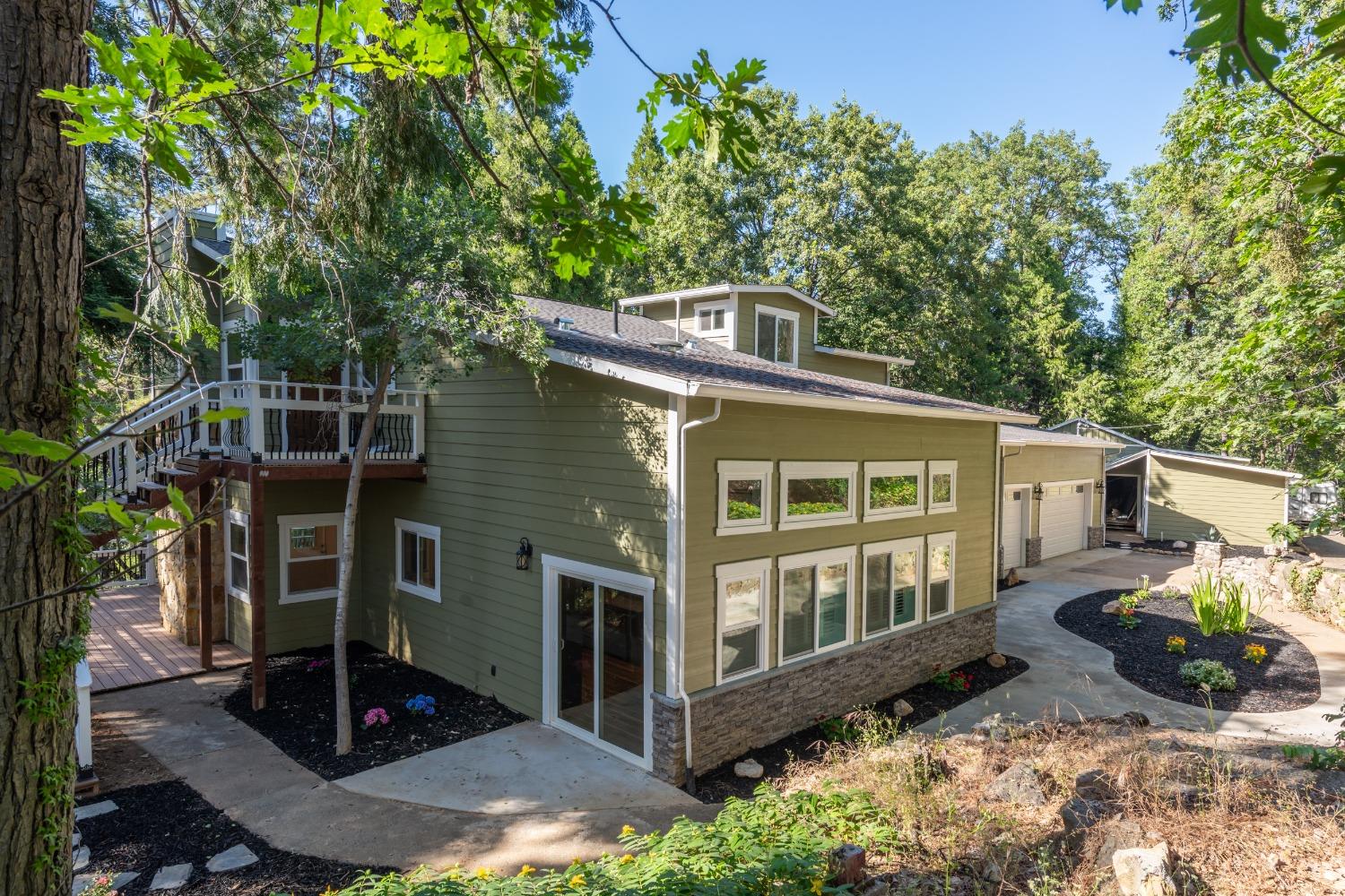 Detail Gallery Image 4 of 50 For 1968 Smith Flat Cemetery Rd, Placerville,  CA 95667 - 4 Beds | 4 Baths