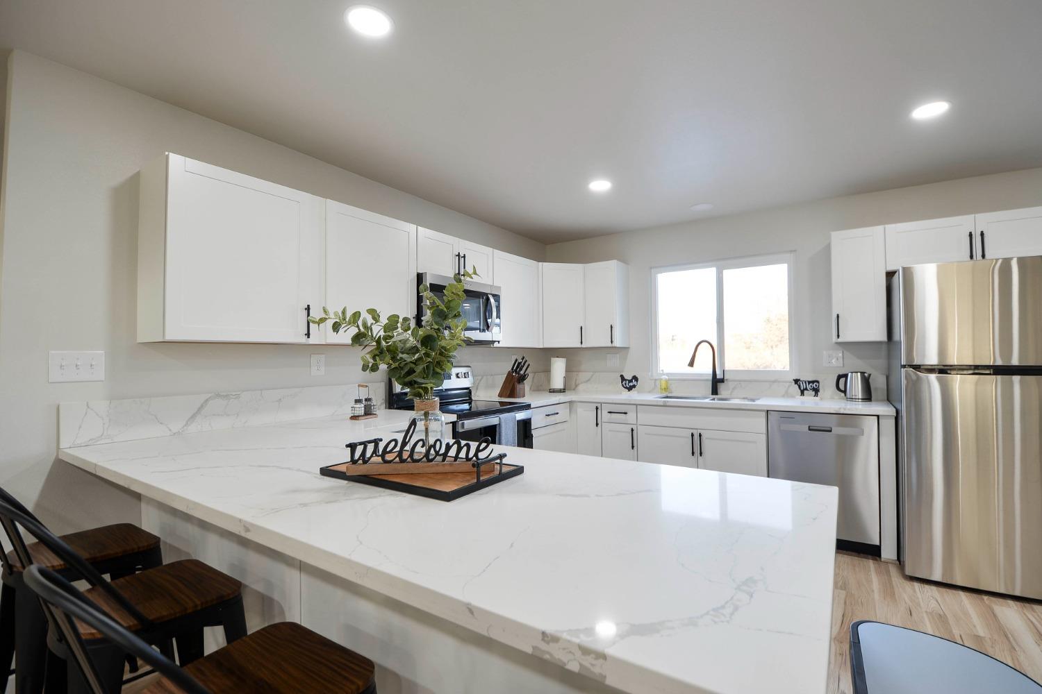 Josefina Way, La Grange, California image 10