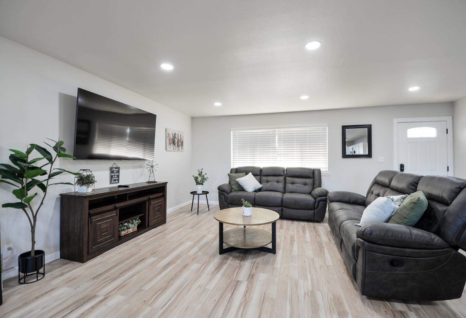 Josefina Way, La Grange, California image 6
