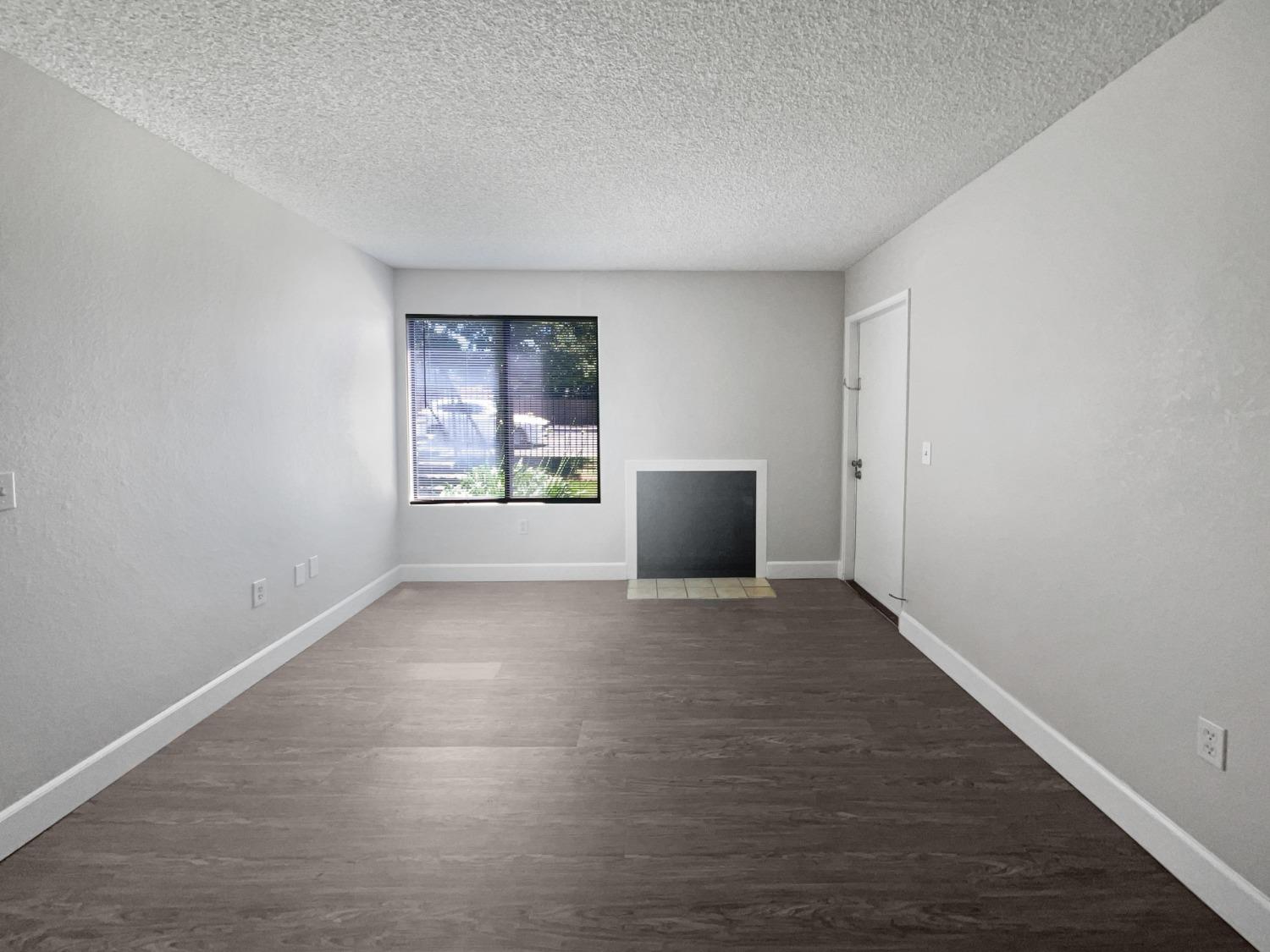 Detail Gallery Image 3 of 18 For 3941 Madison Ave #101,  North Highlands,  CA 95660 - 2 Beds | 2 Baths