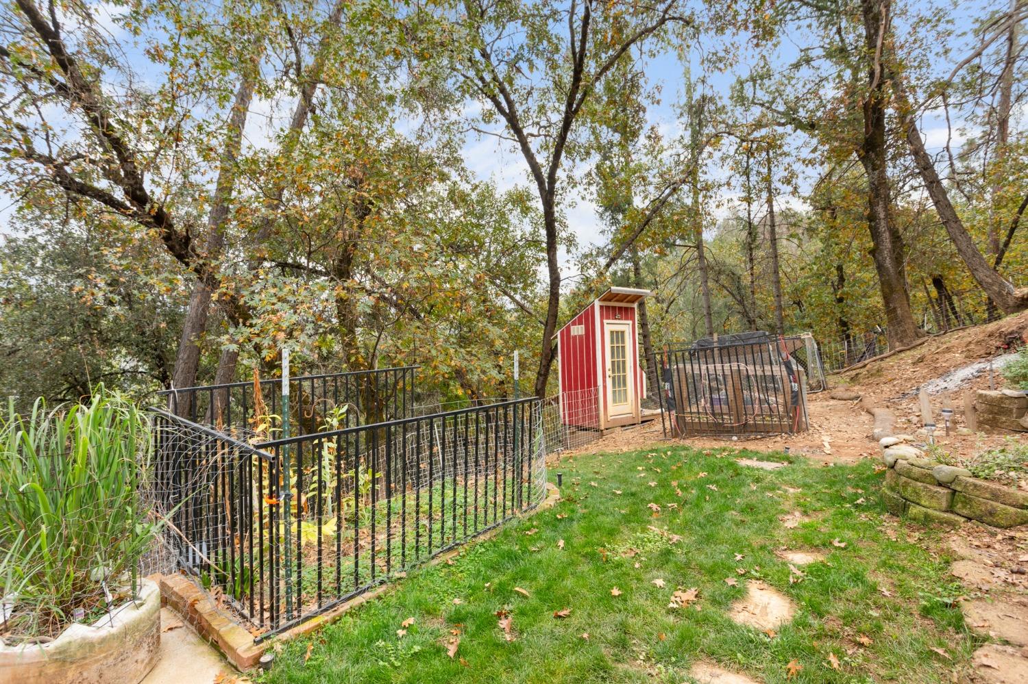 Detail Gallery Image 26 of 47 For 1581 Bear Rock Rd, Placerville,  CA 95667 - 3 Beds | 2/1 Baths