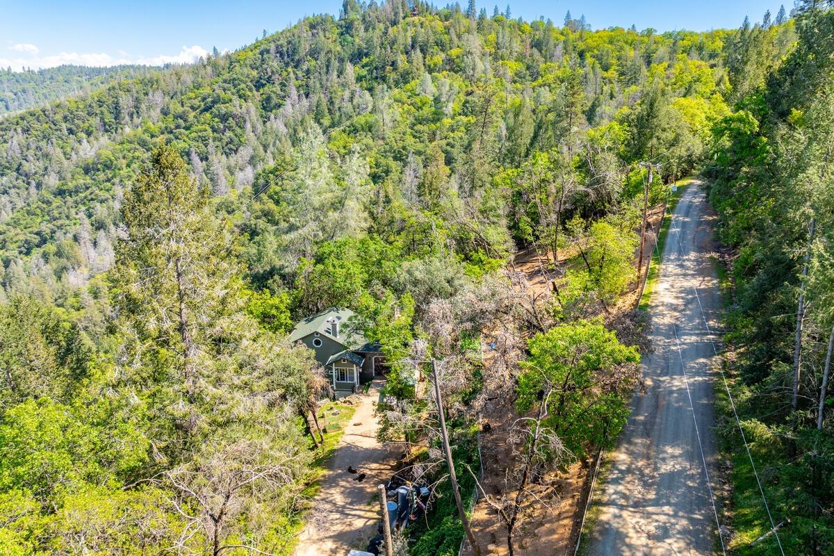 Detail Gallery Image 5 of 47 For 1581 Bear Rock Rd, Placerville,  CA 95667 - 3 Beds | 2/1 Baths