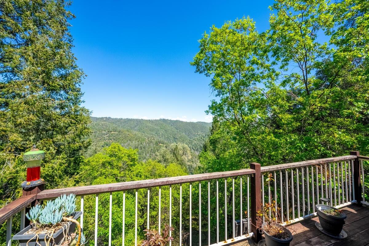 Detail Gallery Image 14 of 47 For 1581 Bear Rock Rd, Placerville,  CA 95667 - 3 Beds | 2/1 Baths