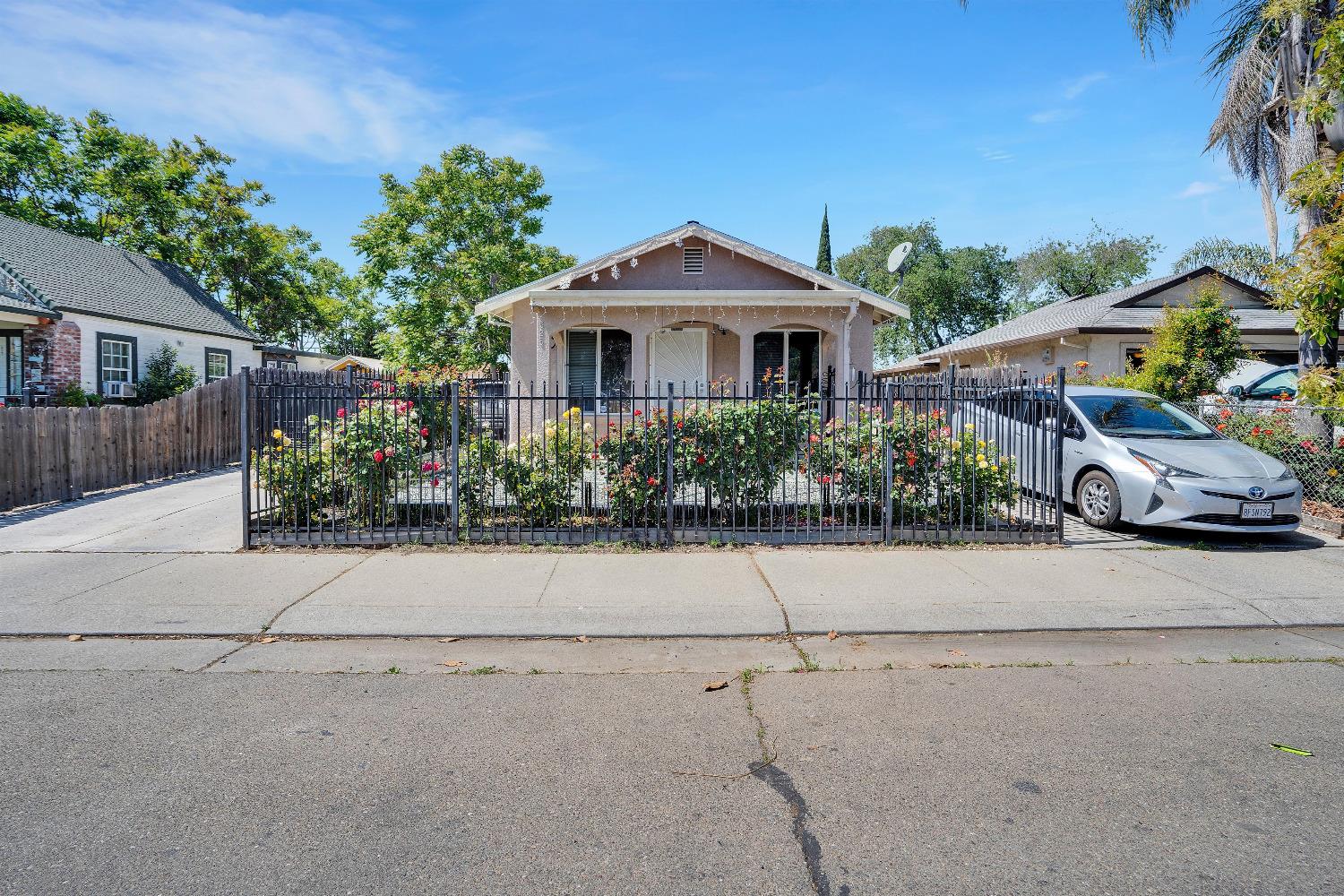 Detail Gallery Image 3 of 31 For 529 N D St, Stockton,  CA 95205 - 2 Beds | 1 Baths