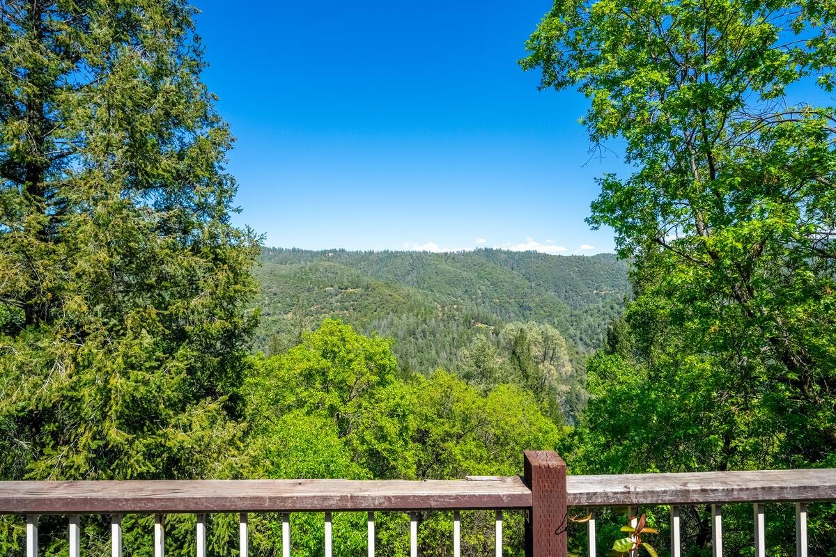 Detail Gallery Image 12 of 47 For 1581 Bear Rock Rd, Placerville,  CA 95667 - 3 Beds | 2/1 Baths