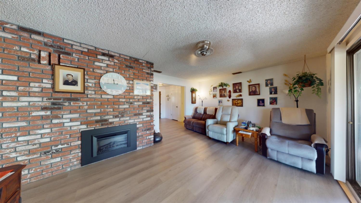 Detail Gallery Image 5 of 58 For 8798 Caselmen, Sacramento,  CA 95828 - 3 Beds | 2 Baths