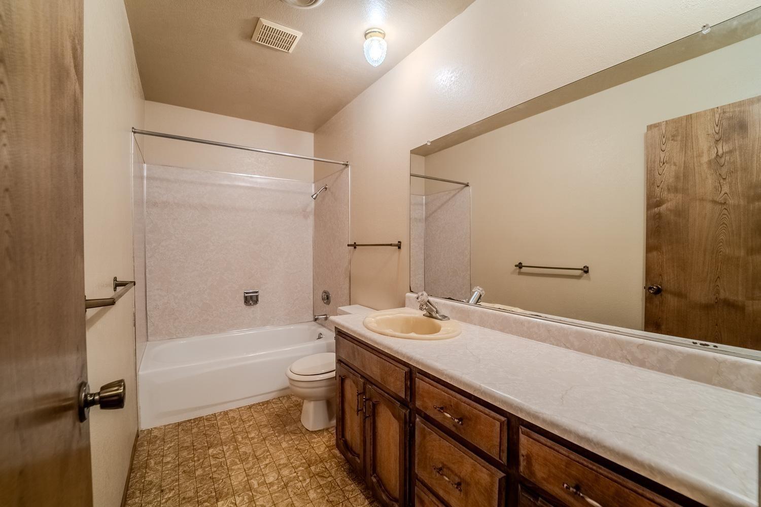 Detail Gallery Image 17 of 29 For 1400 Geary Cir, Yuba City,  CA 95993 - 3 Beds | 2/1 Baths