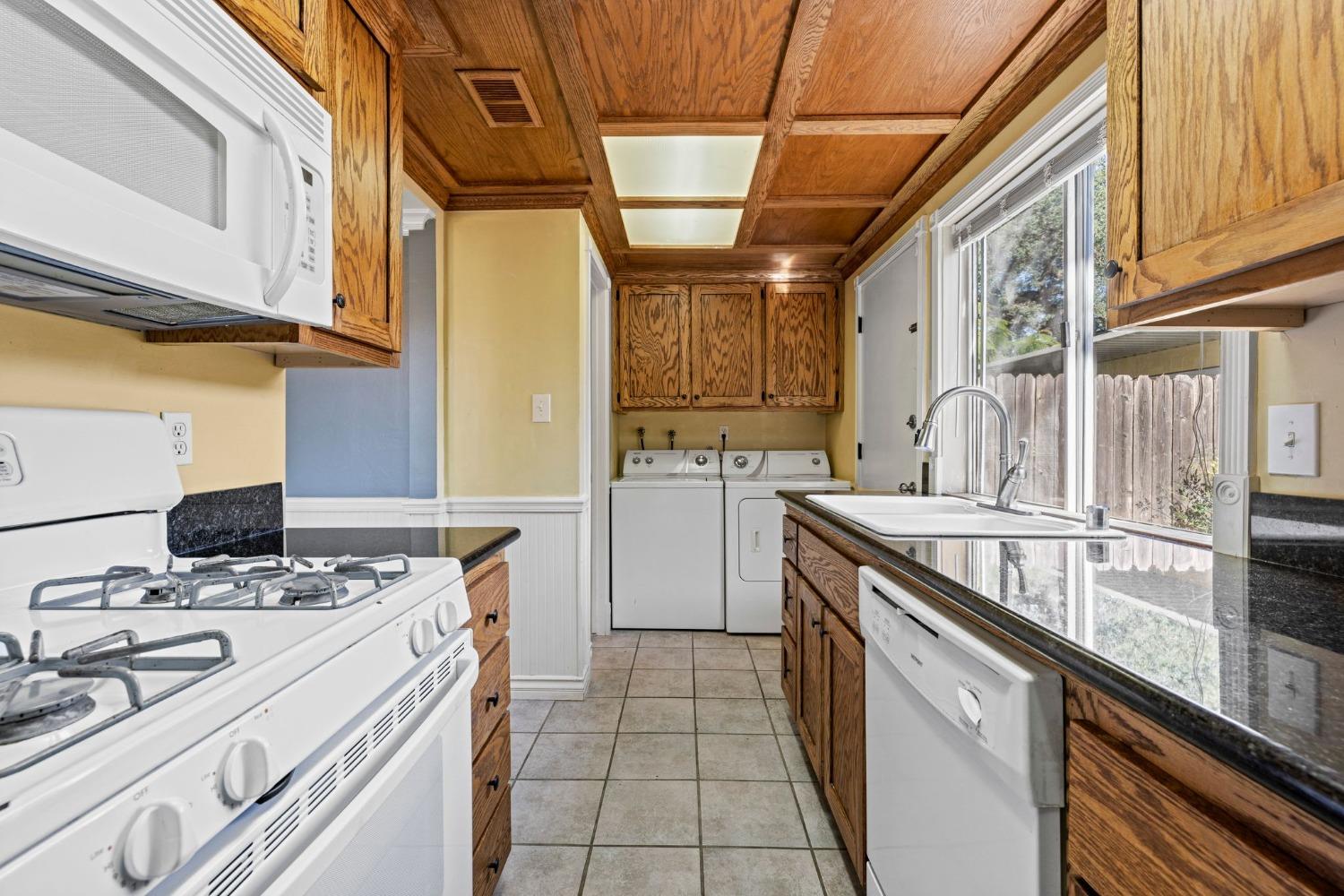 Detail Gallery Image 9 of 29 For 6509 Donegal Dr, Citrus Heights,  CA 95621 - 2 Beds | 1/1 Baths