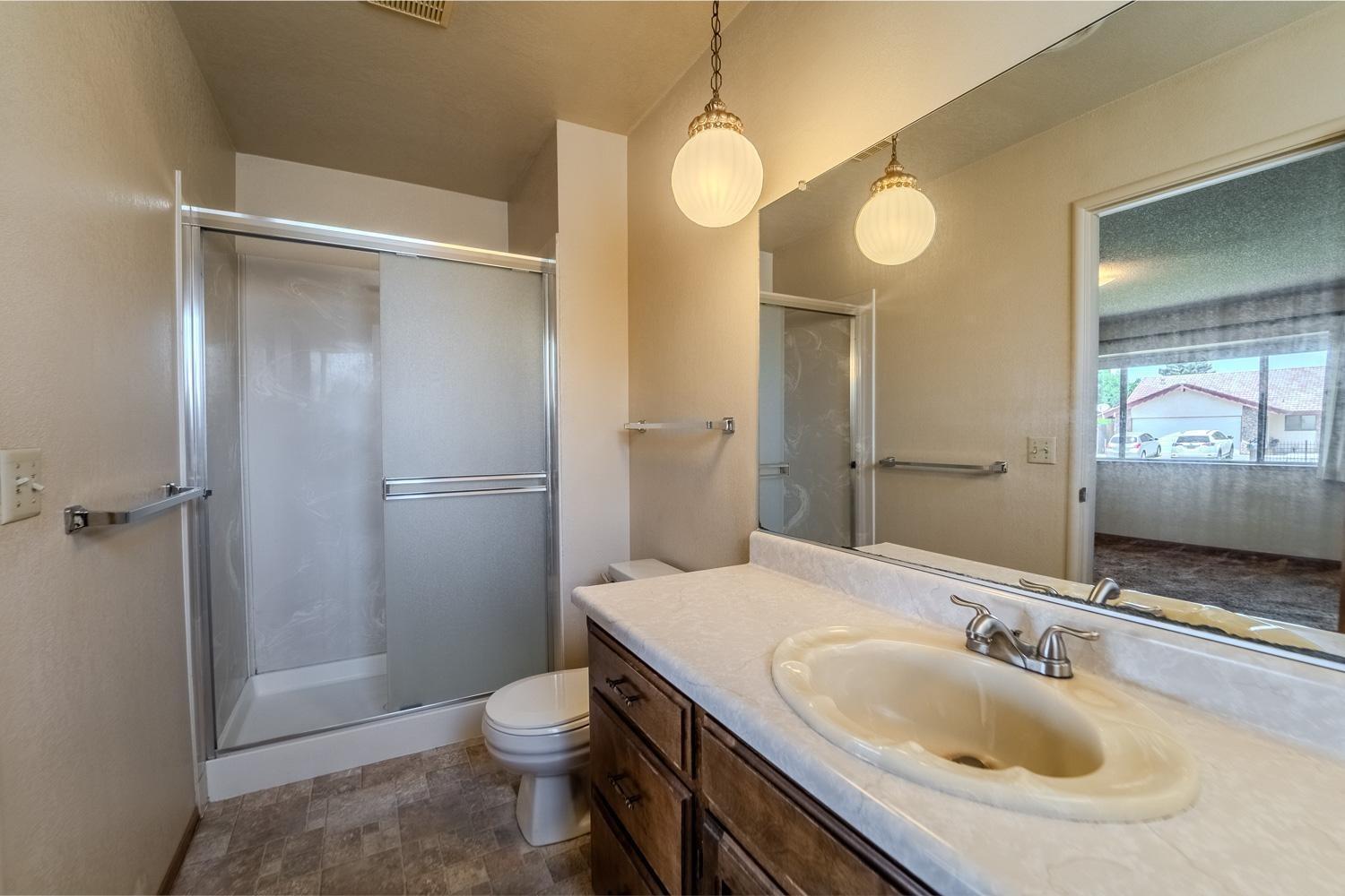 Detail Gallery Image 5 of 29 For 1400 Geary Cir, Yuba City,  CA 95993 - 3 Beds | 2/1 Baths